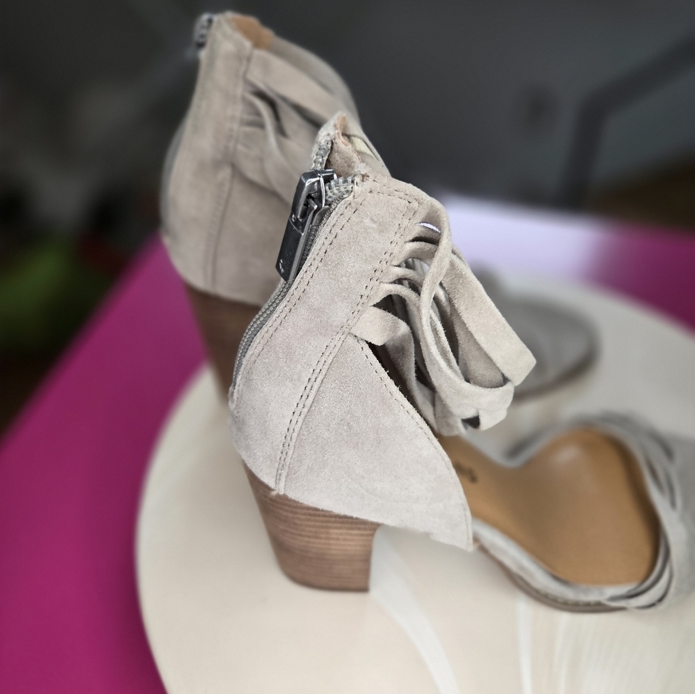 Lucky Brand Gray Heels with Elegant Strappy Design - Picture 9 of 13